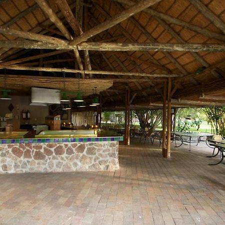 Cresta Mowana Safari Lodge Kasane Buitenkant foto