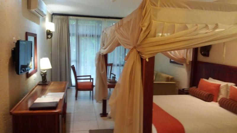 Cresta Mowana Safari Lodge Kasane Buitenkant foto