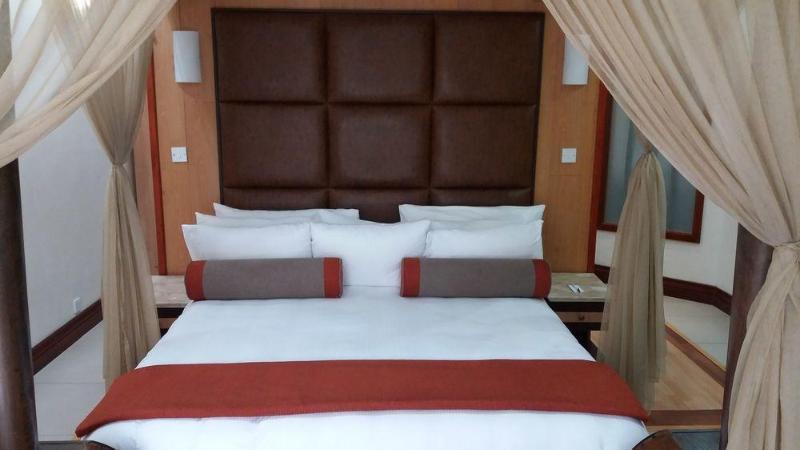 Cresta Mowana Safari Lodge Kasane Buitenkant foto