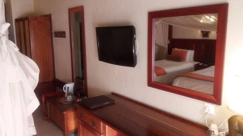 Cresta Mowana Safari Lodge Kasane Buitenkant foto