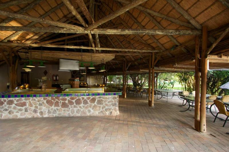 Cresta Mowana Safari Lodge Kasane Buitenkant foto
