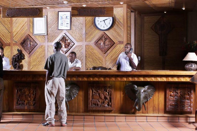 Cresta Mowana Safari Lodge Kasane Buitenkant foto